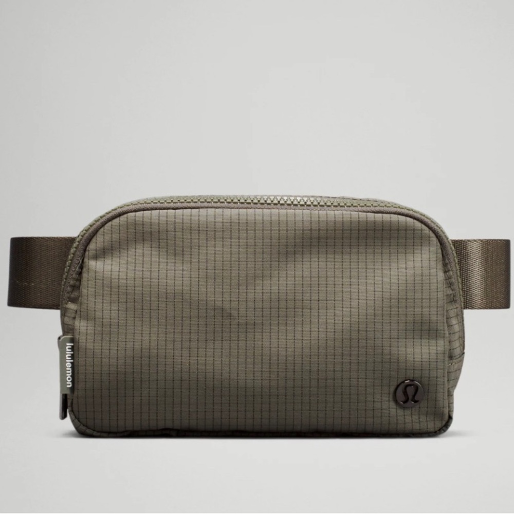 NWT lululemon belt bag